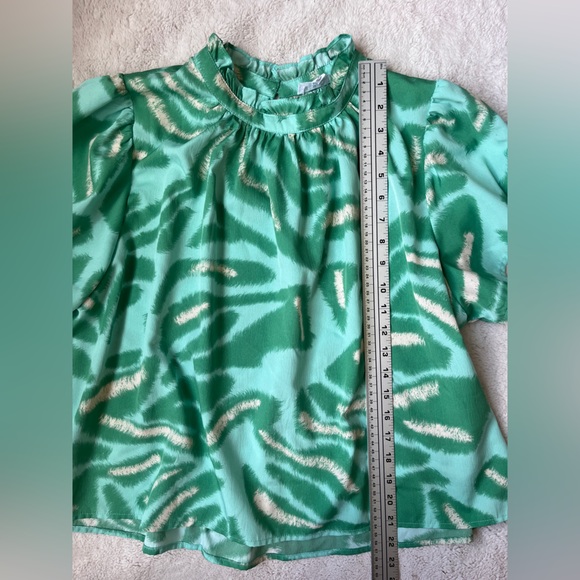 THML Green and White Abstract Blouse with Ruffled Neckline Women Size Large - Picture 7 of 11